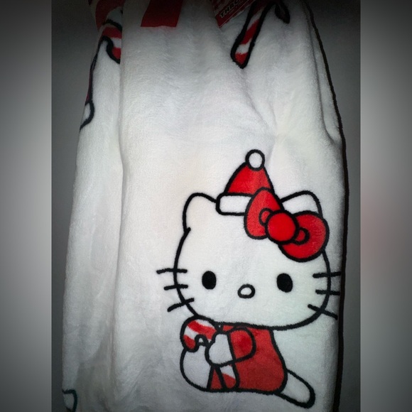 Hello Kitty Christmas Blanket - Picture 2 of 3